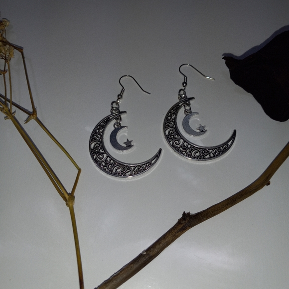 Crecent moon drop Dangle earings - Picture 8 of 12